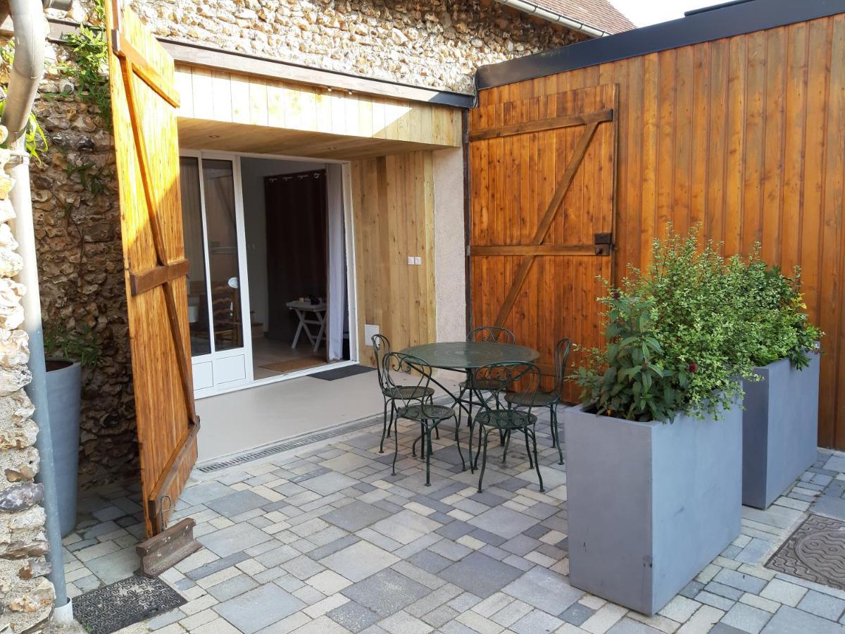 Rouvres  La Grange Des Lisieres Bed & Breakfast エクステリア 写真
