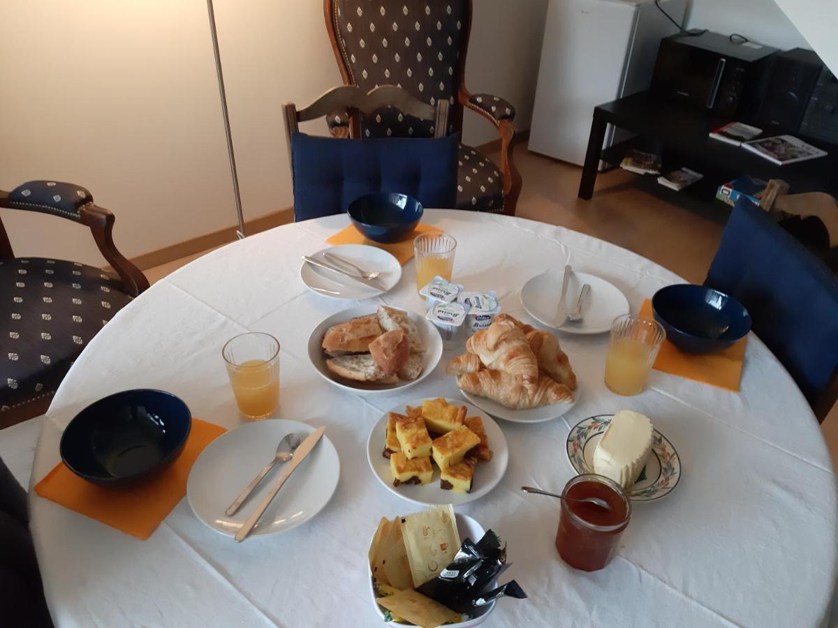 Rouvres  La Grange Des Lisieres Bed & Breakfast エクステリア 写真